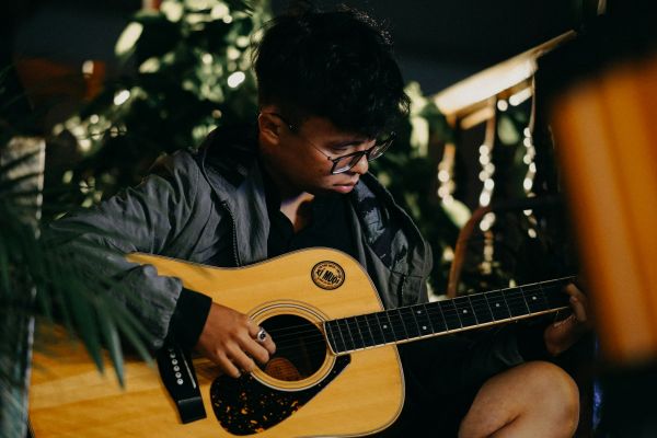 Découvrez les meilleures offres de cours de guitare à Rennes
